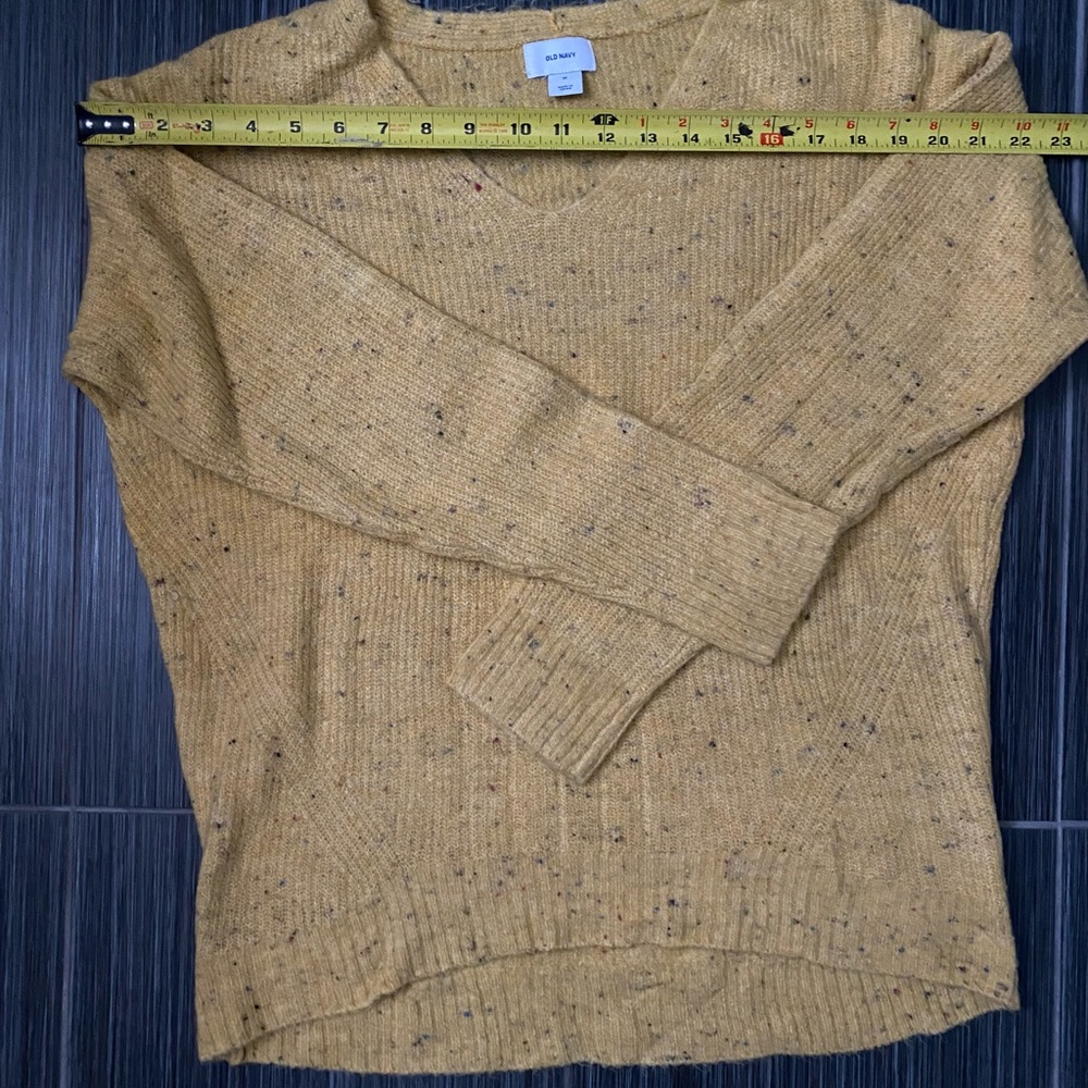 Lightweight Sweater 🎉 - Picture 3 of 3